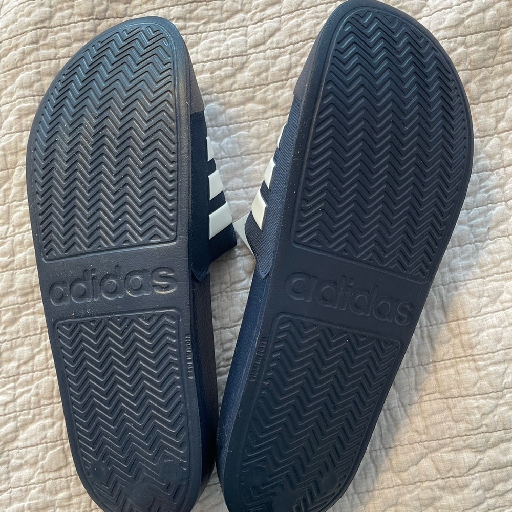 adidas ADILETTE Slides Sandals Mens White Navy Blue Flip Flops Size 11 Shower - Picture 5 of 5